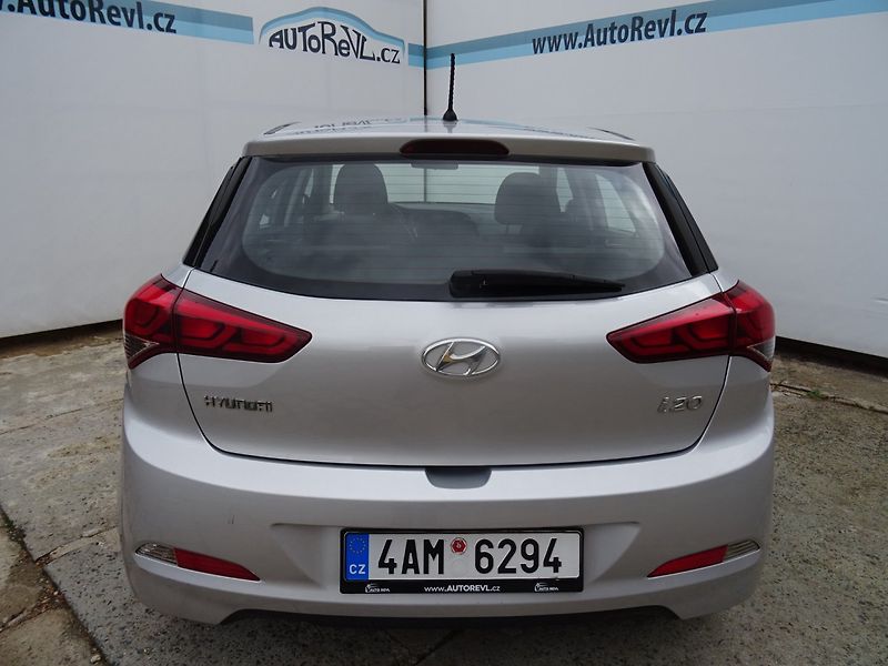 Hyundai i20 (2015) 1.2i,1majČR,s.kniha,klima - fotka 20 z 22