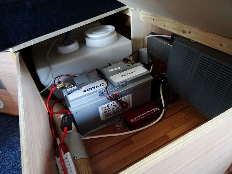 Knaus Südwind 550 FSK Mover 4xlůžko - fotka 24 z 35