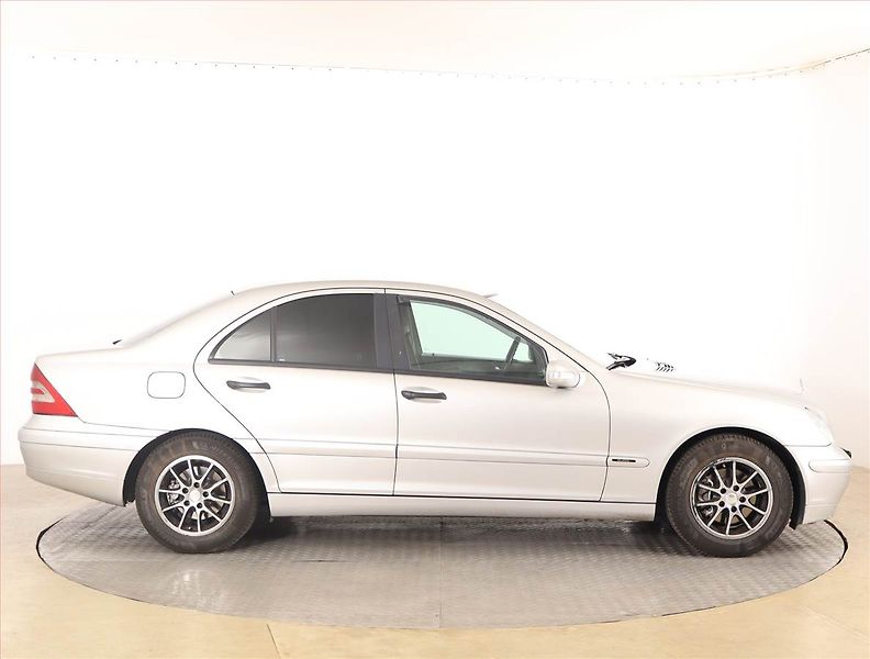 Mercedes-Benz Třídy C (2003) C 200 CDI , po STK, udržované - fotka 6 z 15