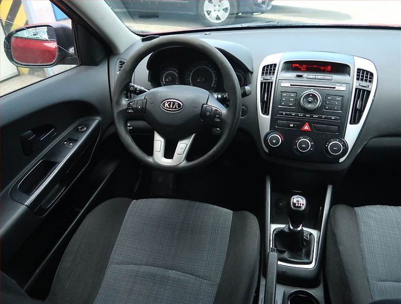 Kia Ceed (2010) 1.6 CRDi, po STK, udržované - fotka 7 z 15