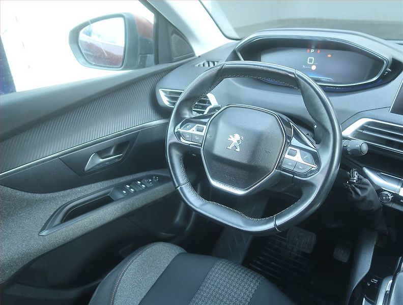 Peugeot 3008 (2018) 1.6 BlueHDi, Automat - fotka 7 z 17