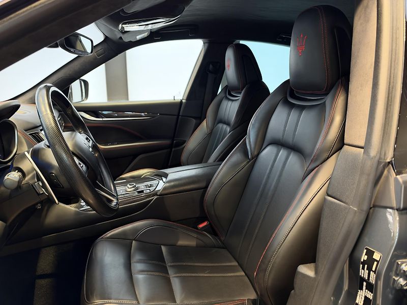 Maserati Levante (2018) S Q4 430HP - fotka 11 z 17