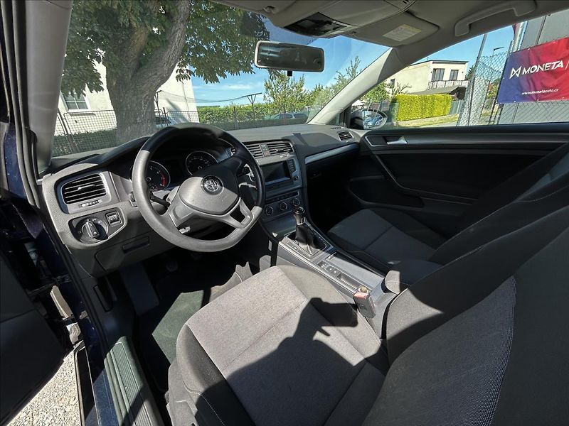 Volkswagen Golf 1,2 TSi  P+Z Senzory,Klimatiza - fotka 15 z 43