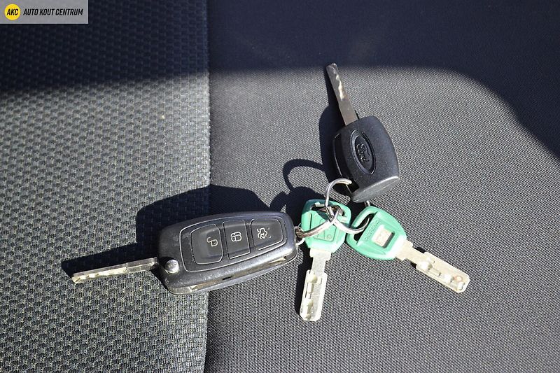 Ford Focus 1.6i - 77KW  TREND - fotka 34 z 39