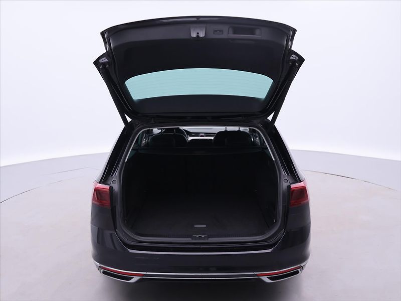Volkswagen Passat 2,0 TDI 110kW DSG Elegance - fotka 9 z 37