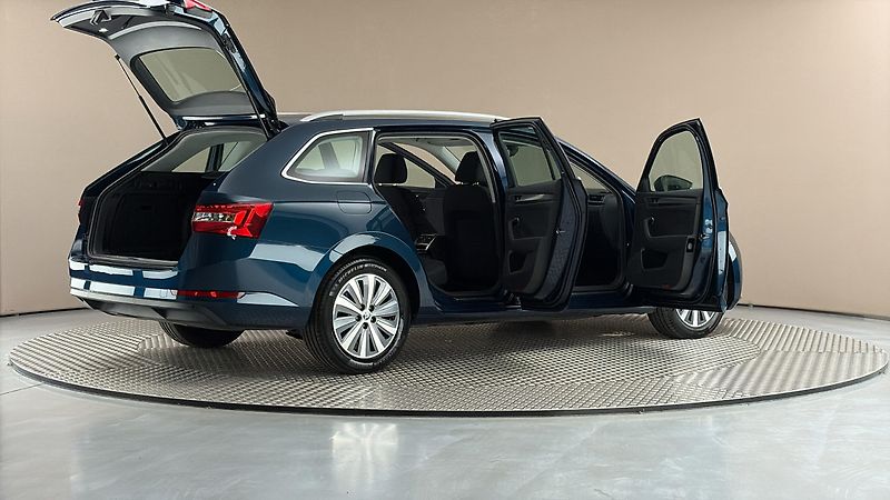Škoda Superb 2.0 TDI DSG Style Combi - fotka 6 z 27