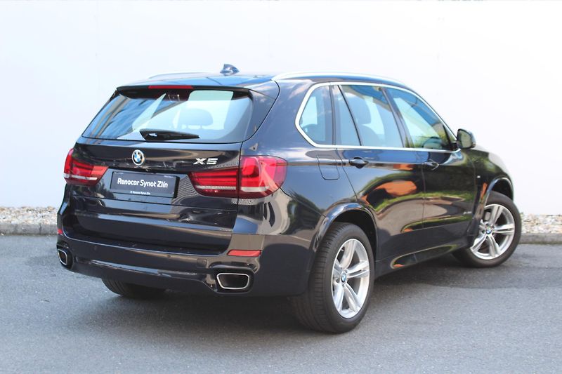 BMW X5 xDrive30d - fotka 2 z 25