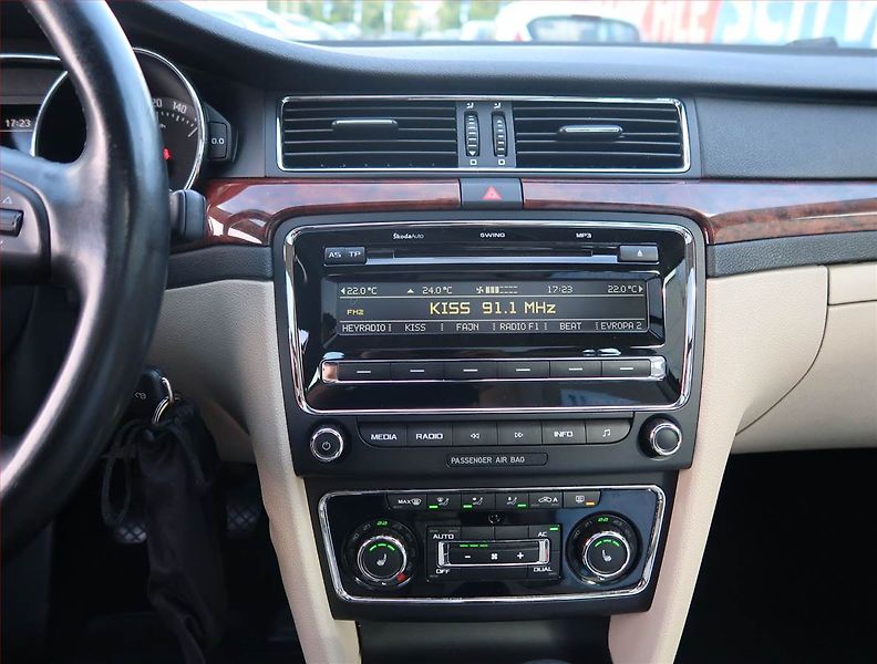 Škoda Superb (2010) 2.0 TDI, Serv.kniha, Xenony - fotka 12 z 21
