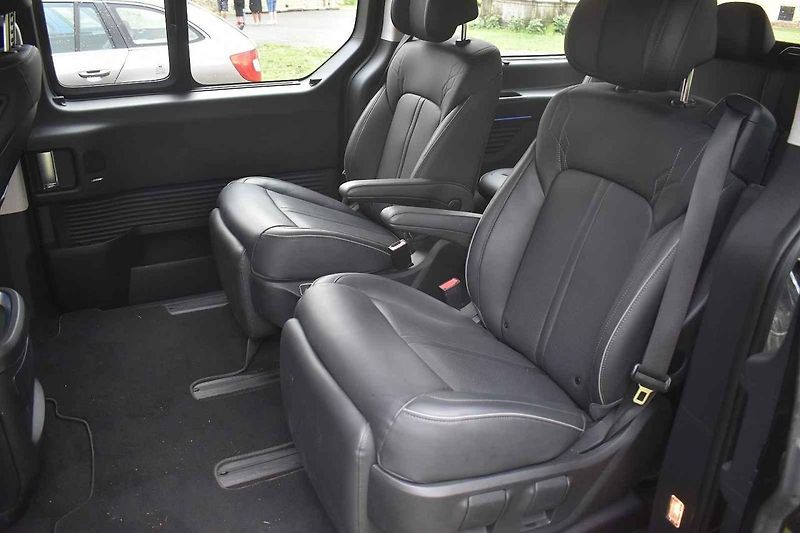 Auto se hodí k pohodlnému cestování nejen po českých luzích a hájích