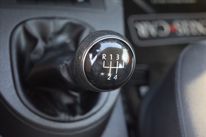 Volkswagen Caddy 1,6 TDI 77KW BEZ KOROZE - fotka 44 z 48