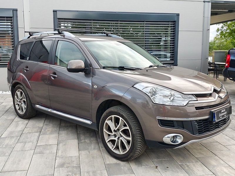 Citroën C-Crosser (2011) 2,2 HDI 4x4 7Míst 115 KW - fotka 3 z 33