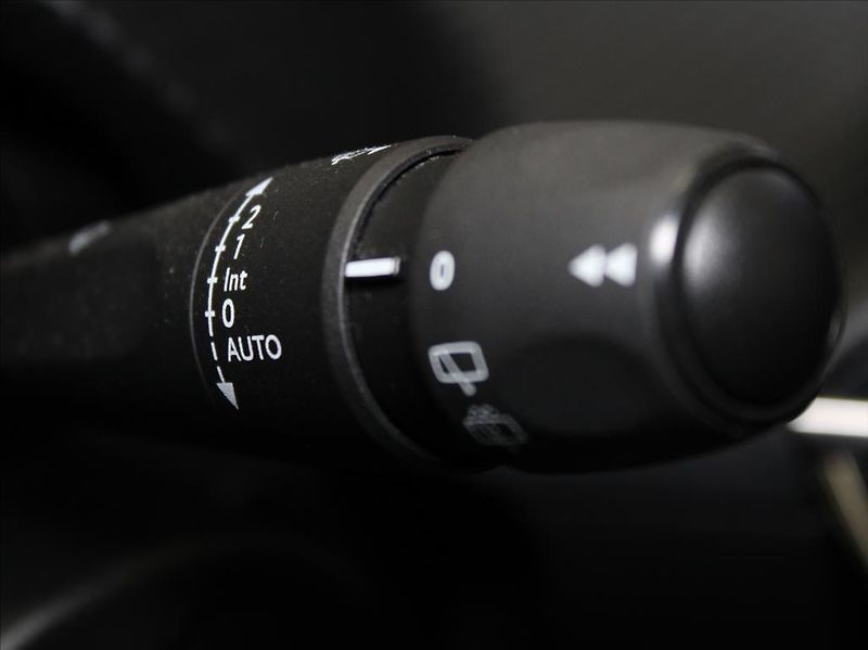 Peugeot 2008 1,2 PT 74kW 2.maj.ČR 52tkm. - fotka 18 z 22