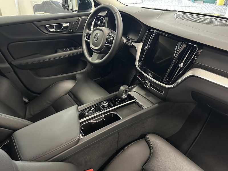 Volvo V60 (2025) ULTRA DARK DCT LED Panora HUD - fotka 40 z 43