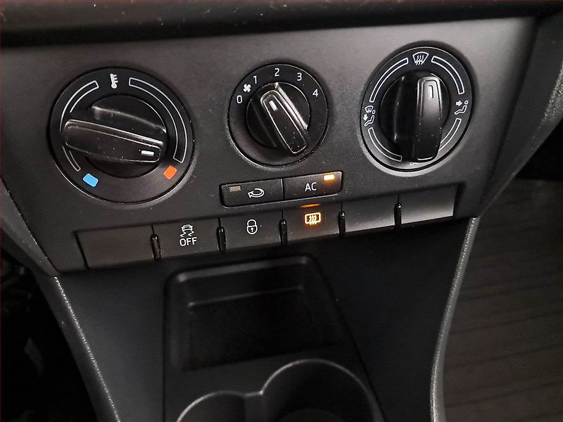 Škoda Rapid (2014) 1.2 TSI, Serv.kniha - fotka 13 z 17