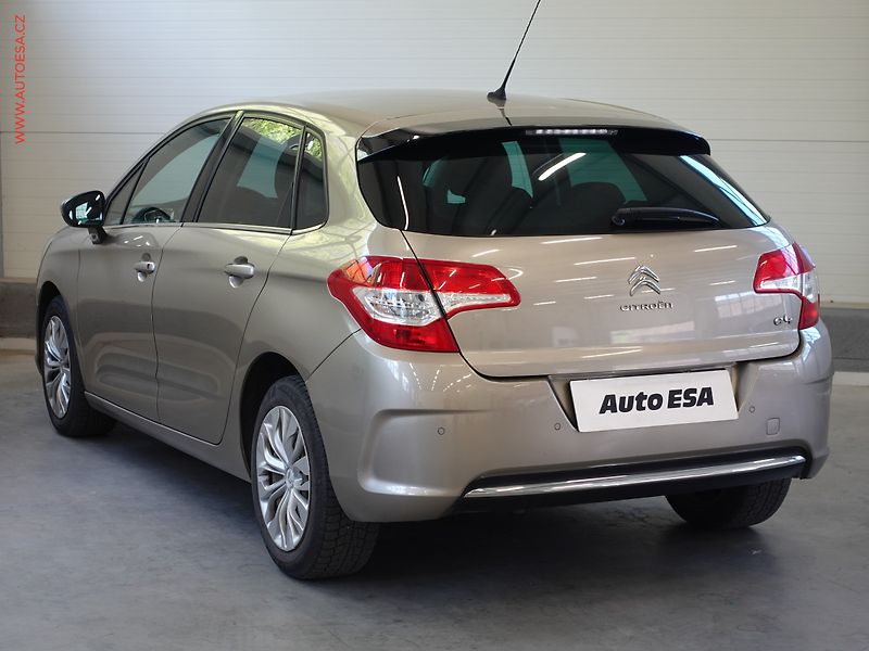 Citroën C4 (2012) 1.6 VTi, 2.maj,ČR, servis - fotka 6 z 19