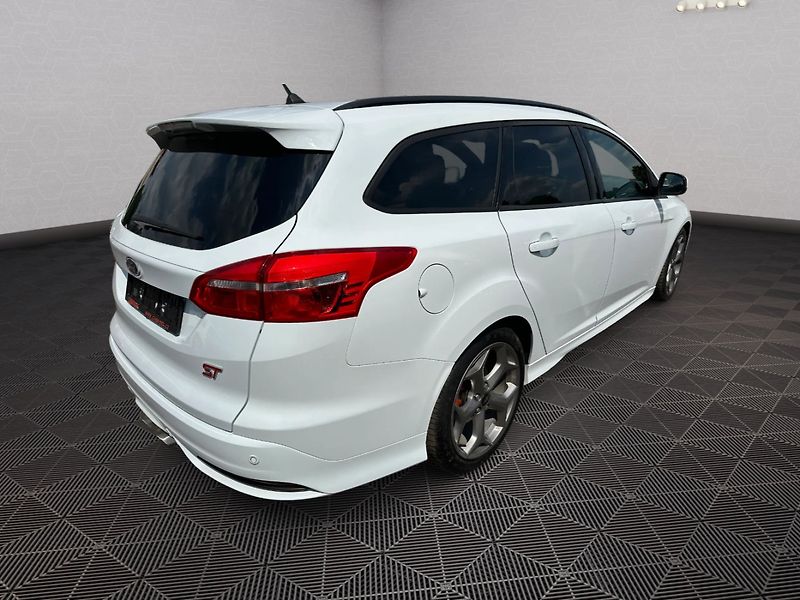 Ford Focus (2017) ST 2,0Turbo 184kw - fotka 7 z 26