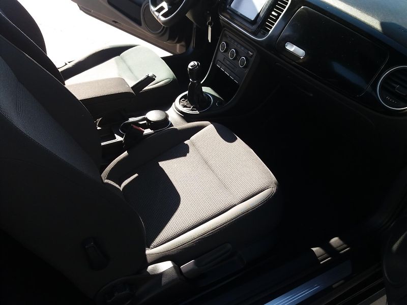 Volkswagen Beetle 1.6TDi,XENONY,NAVI.PĚKNÝ-STAV! - fotka 14 z 20