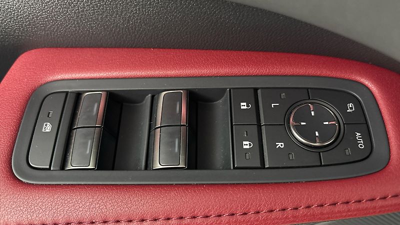 Lexus RX 500h AUT 4x4 F Sport Plus - fotka 24 z 31