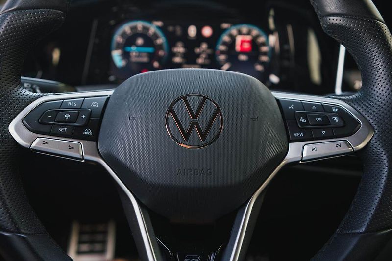 Volkswagen Golf (2025) R-Line 1.5 TSI - fotka 17 z 27