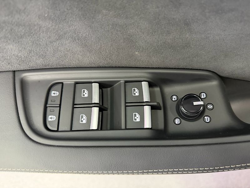 Audi Q8 50TDI QUATTRO S-LINE, PANORAMA - fotka 31 z 37