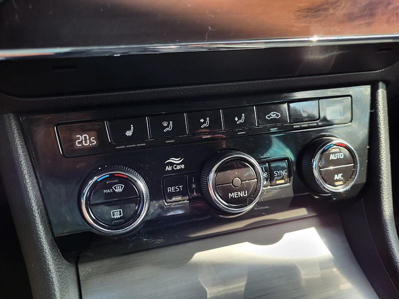 Škoda Superb III FL combi 1.5 TSI DSG STYLE - fotka 13 z 46