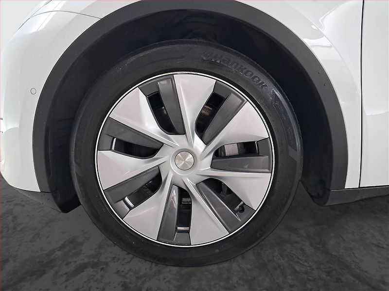 Tesla Model Y (2022) Long Range AWD 79kWh, SoH 92% - fotka 14 z 21