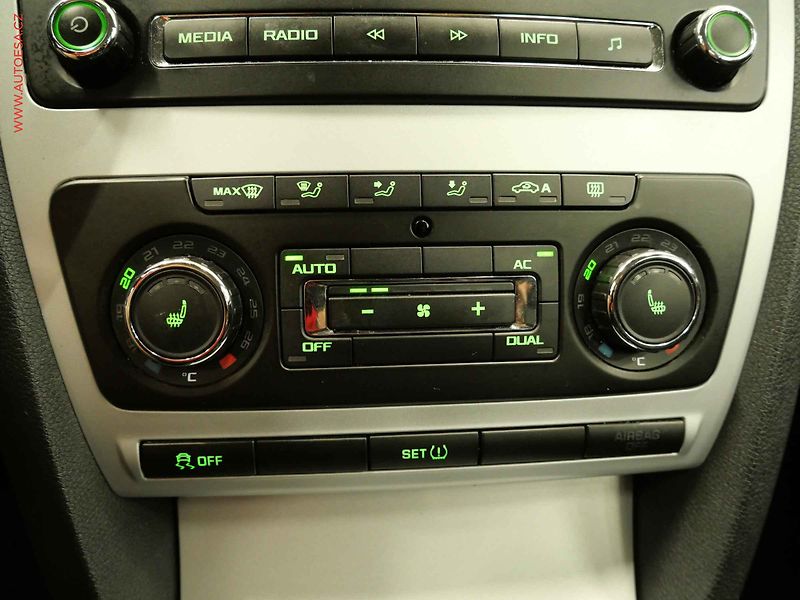 Škoda Octavia (2010) 1.6 TDi, 1.maj, Výhř.sed. - fotka 17 z 17