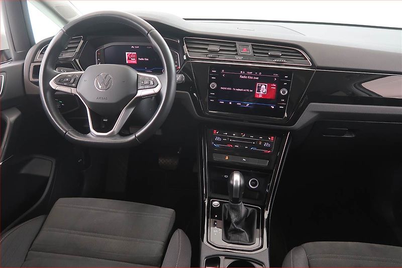 Volkswagen Touran (2023) 2.0 TDI - fotka 7 z 16