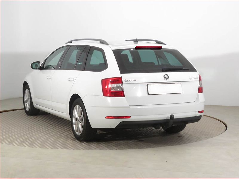 Škoda Octavia (2018) Ambition Plus 1.0 TSI, Navi - fotka 4 z 16