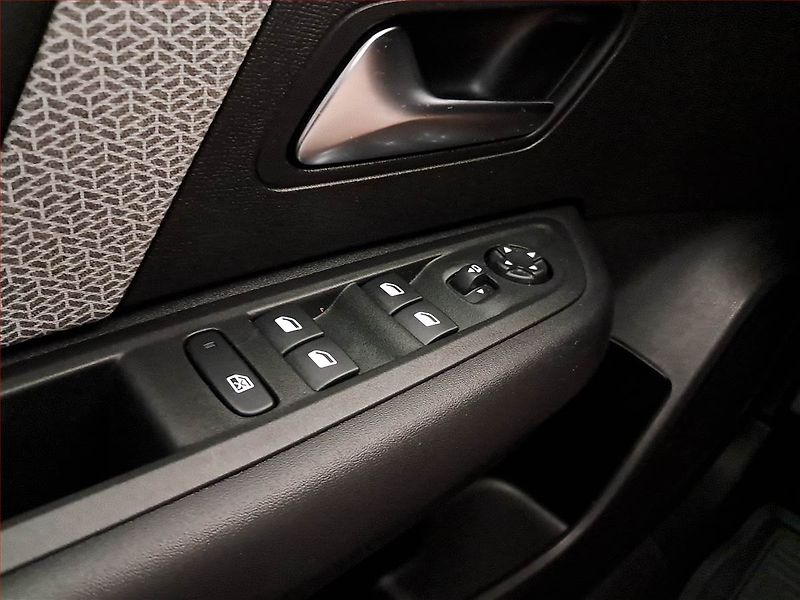 Citroën C4 (2023) 1.2 PureTech, Serv.kniha, Kůže - fotka 15 z 16