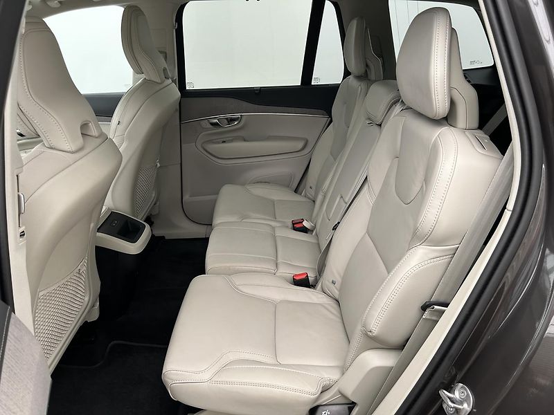 Volvo XC90 2.0  B5 4x4 Plus - fotka 12 z 31