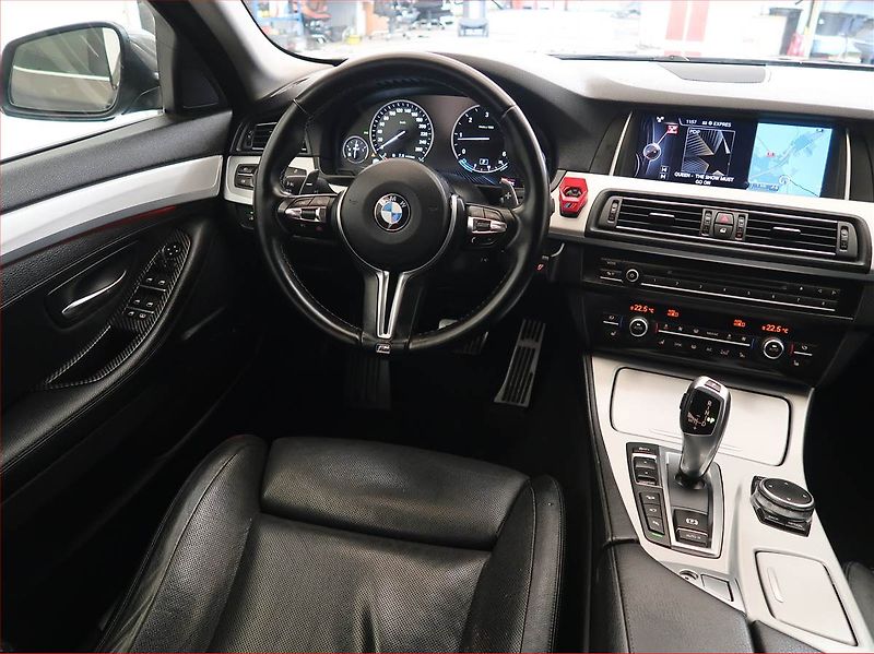 BMW Řada 5 (2016) 520d xDrive, 4X4, Automat - fotka 7 z 20