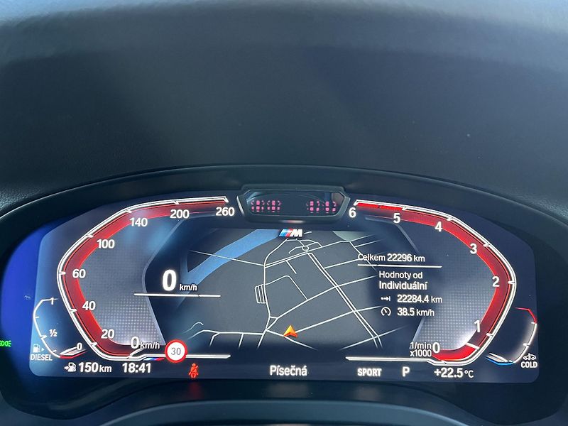 BMW X4 (2024) 3.0xD ///M 210Kw,webasto,ACC - fotka 25 z 51