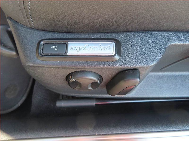 Volkswagen Passat (2017) 2.0 TDI, Automat, Navi - fotka 21 z 22