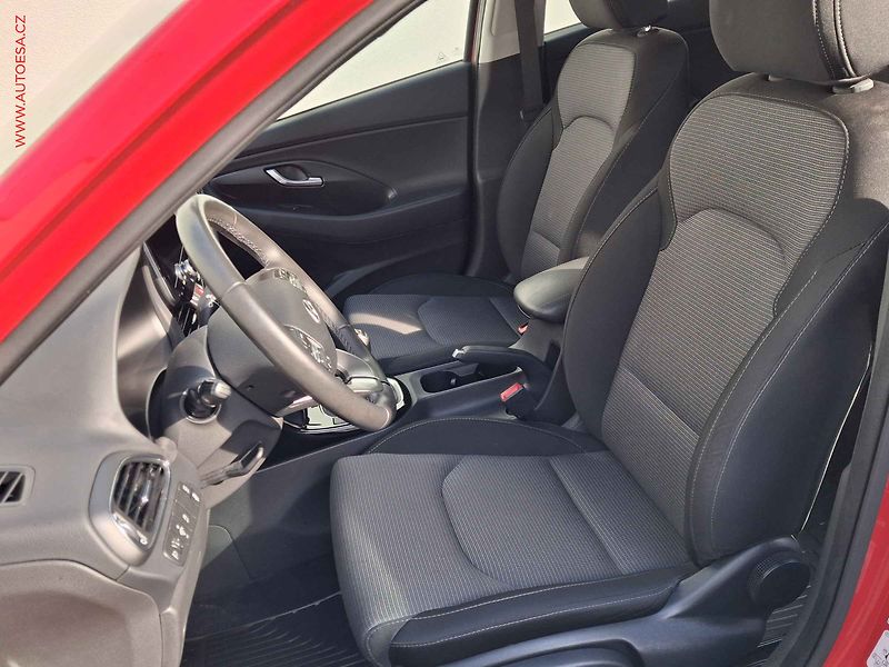 Hyundai i30 (2024) 1.5, ČR, Navi, kamera, LED - fotka 9 z 19