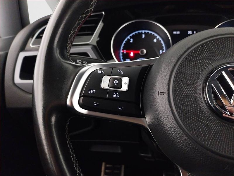 Volkswagen Touran (2017) R-Line 2.0 TDI, Automat - fotka 23 z 24