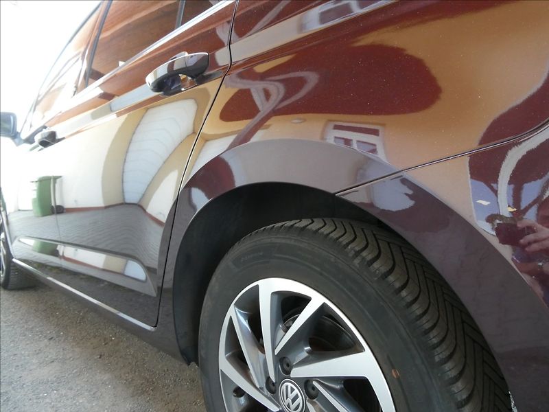 Volkswagen Touran 1,4 TSi 110kW DSG, navi, závěs - fotka 12 z 43