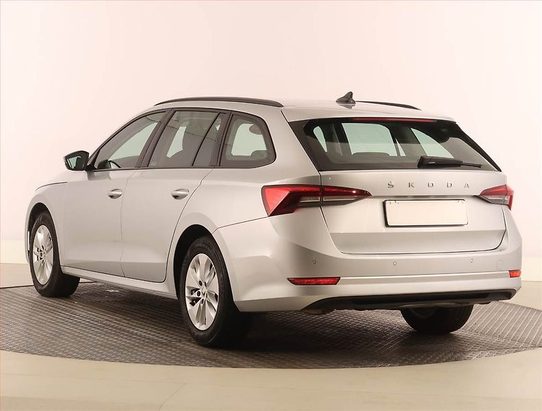 Škoda Octavia (2023) Ambition 2.0 TDI, ČR,1.maj - fotka 4 z 24
