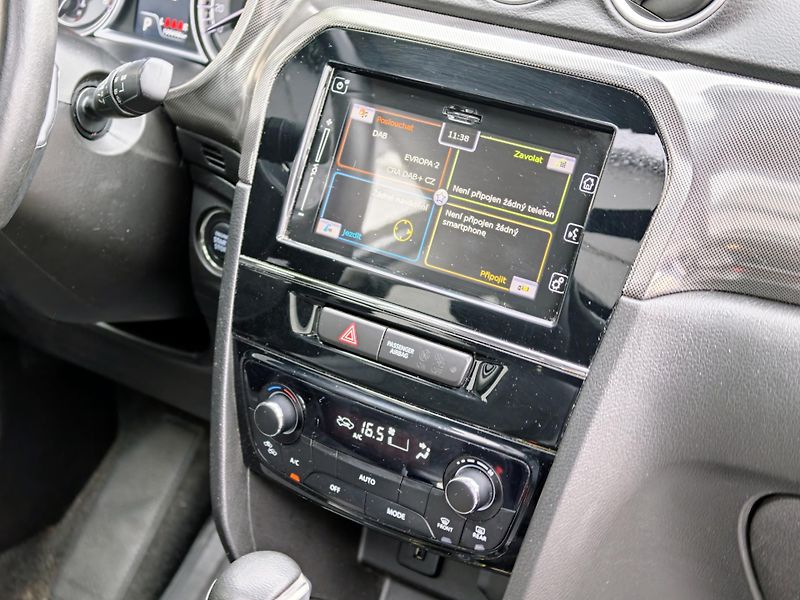 Suzuki Vitara 1,4T Aut. Elegance 4x4 - fotka 18 z 30