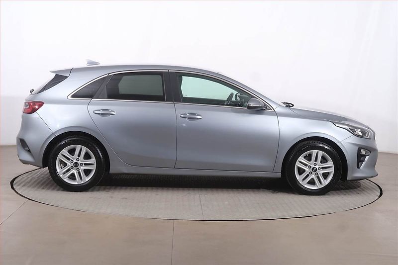 Kia Ceed (2020) Gold 1.4 T-GDI, Serv.kniha - fotka 6 z 21