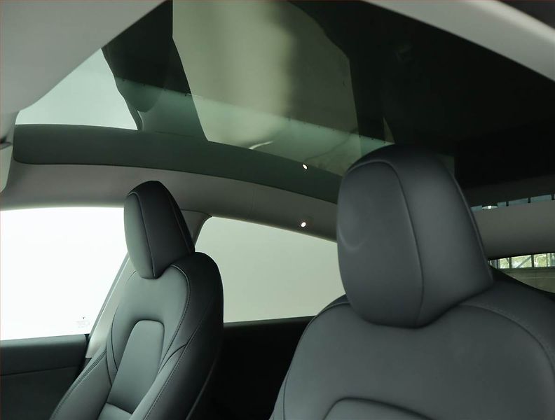Tesla Model Y (2022) Long Range AWD 79kWh, SoH 91% - fotka 15 z 21