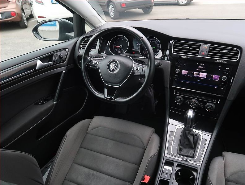Volkswagen Golf (2019) Highline 2.0 TDI, Automat - fotka 7 z 20
