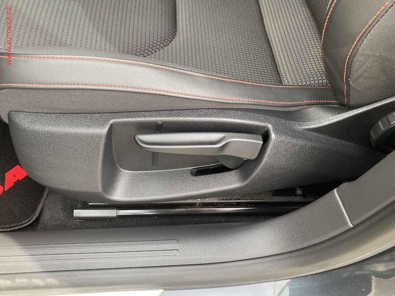 Seat Leon (2019) 1.5 TSi, FR, LED, navi - fotka 14 z 20