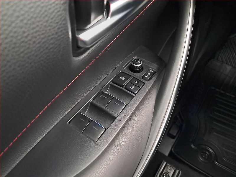 Toyota Corolla (2020) GR Sport 2.0 Hybrid - fotka 16 z 24