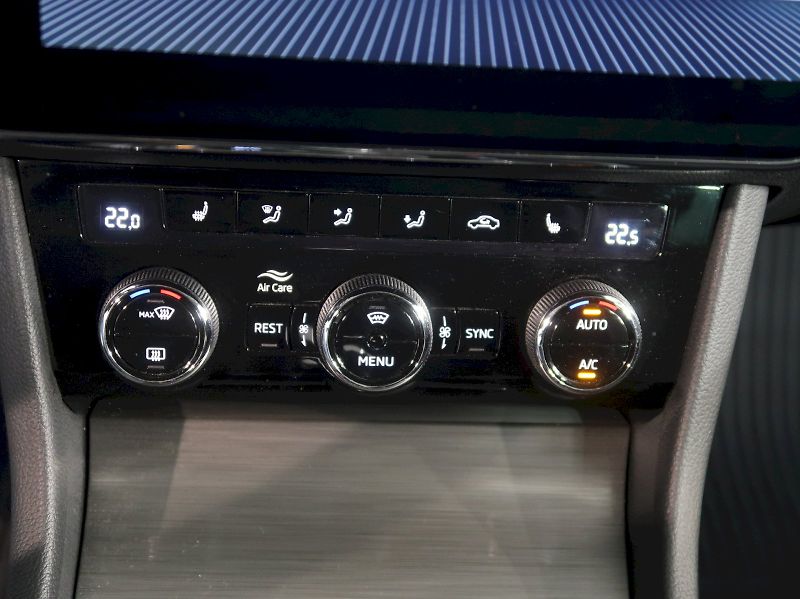 Škoda Superb (2022) iV STYLE 1.4TSI 160KW DSG - fotka 33 z 44