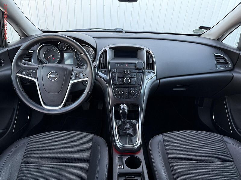 Opel Astra (2011) 1.6 T, Cosmo, bixen, +kola - fotka 8 z 17