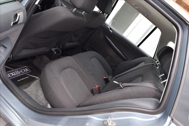 Škoda Fabia 1,4 i 74KW TAŽNÉ KLIMA PO STK - fotka 17 z 46