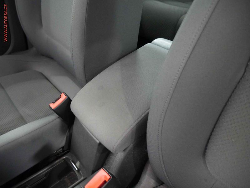 Volkswagen Golf Plus (2007) 1.9 TDi, TZ, výhř.sed. - fotka 15 z 16