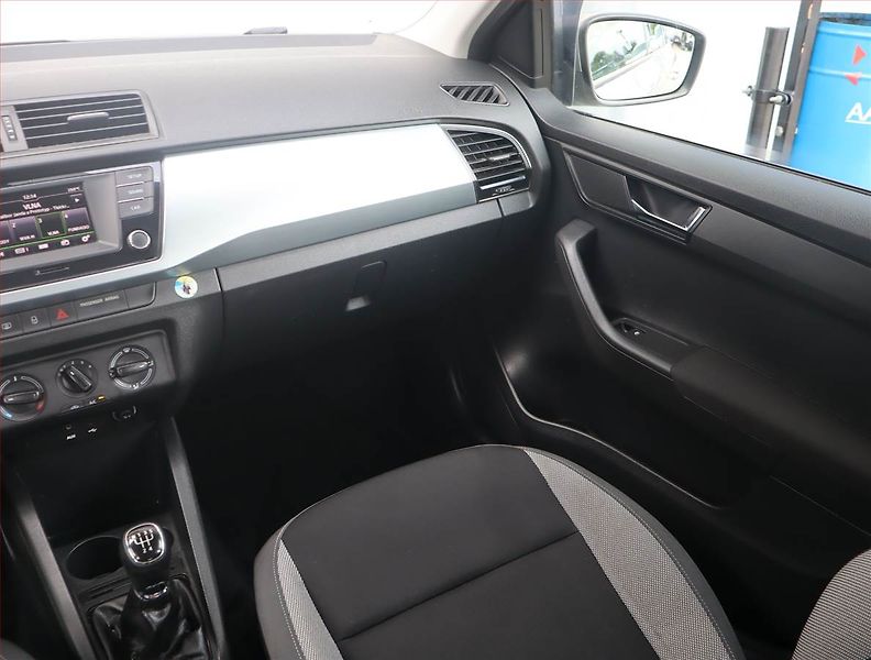 Škoda Fabia (2015) 1.2 TSI - fotka 8 z 16