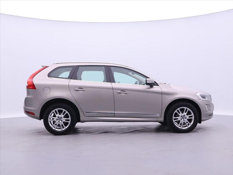 Volvo XC60 2,0 D3 100kW Summum Serv.Kniha - fotka 8 z 28